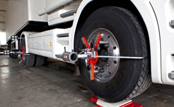 3 motivos para alinear las  ruedas de  camiones